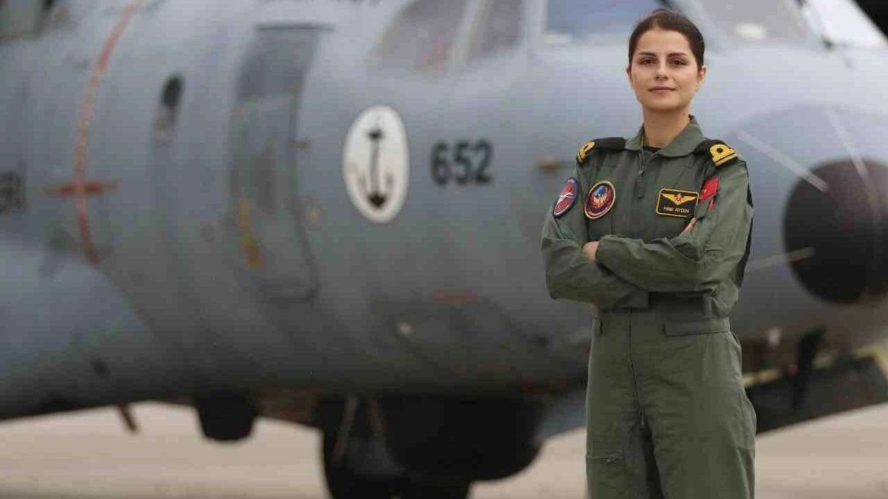 Gökyüzünden denizaltı avlayacak: Deniz Kuvvetleri’nin ilk kadın karakol pilotu görevde, radarına giren yandı! 4